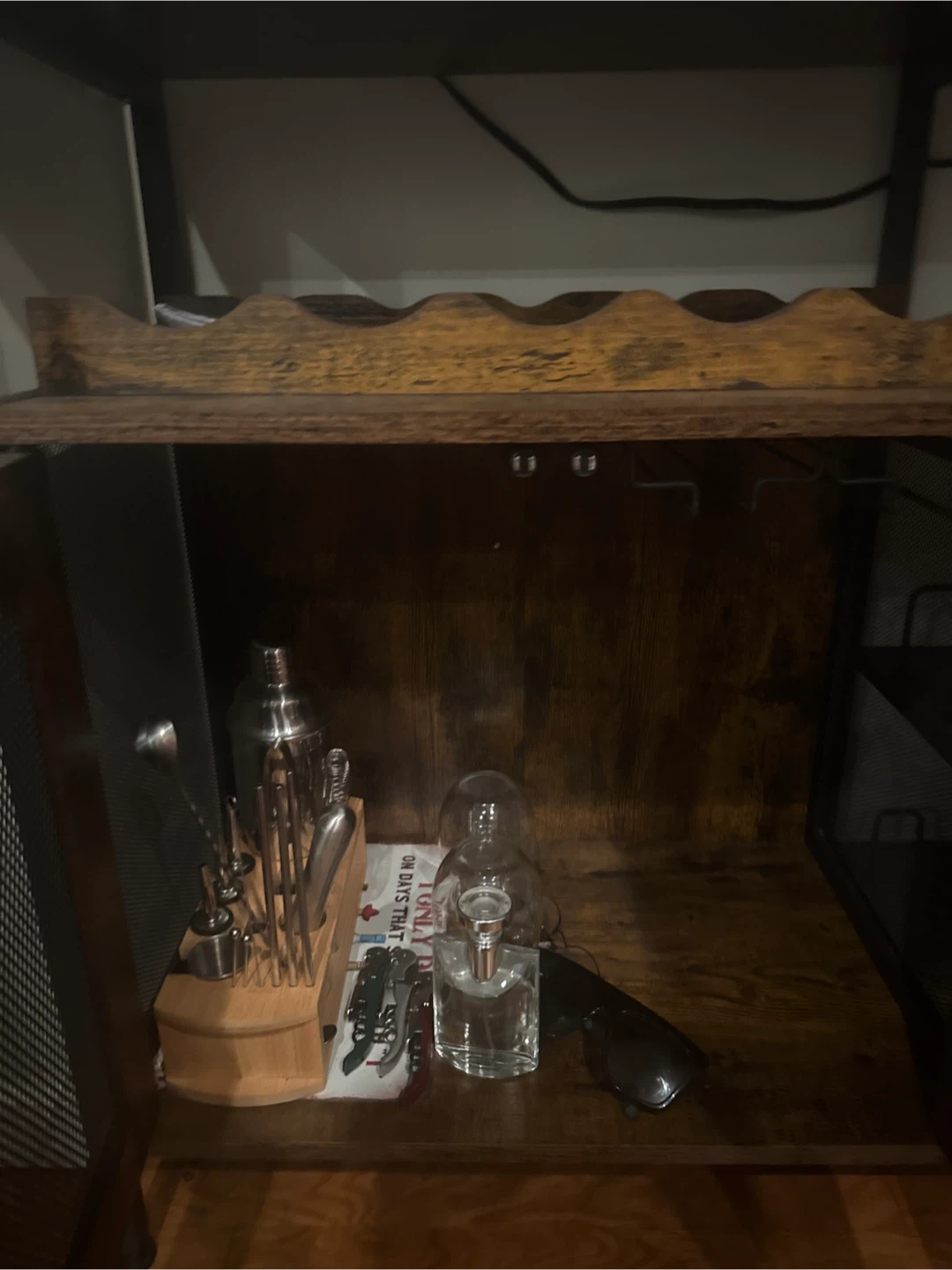 Bar table + bartending kit - photo 2
