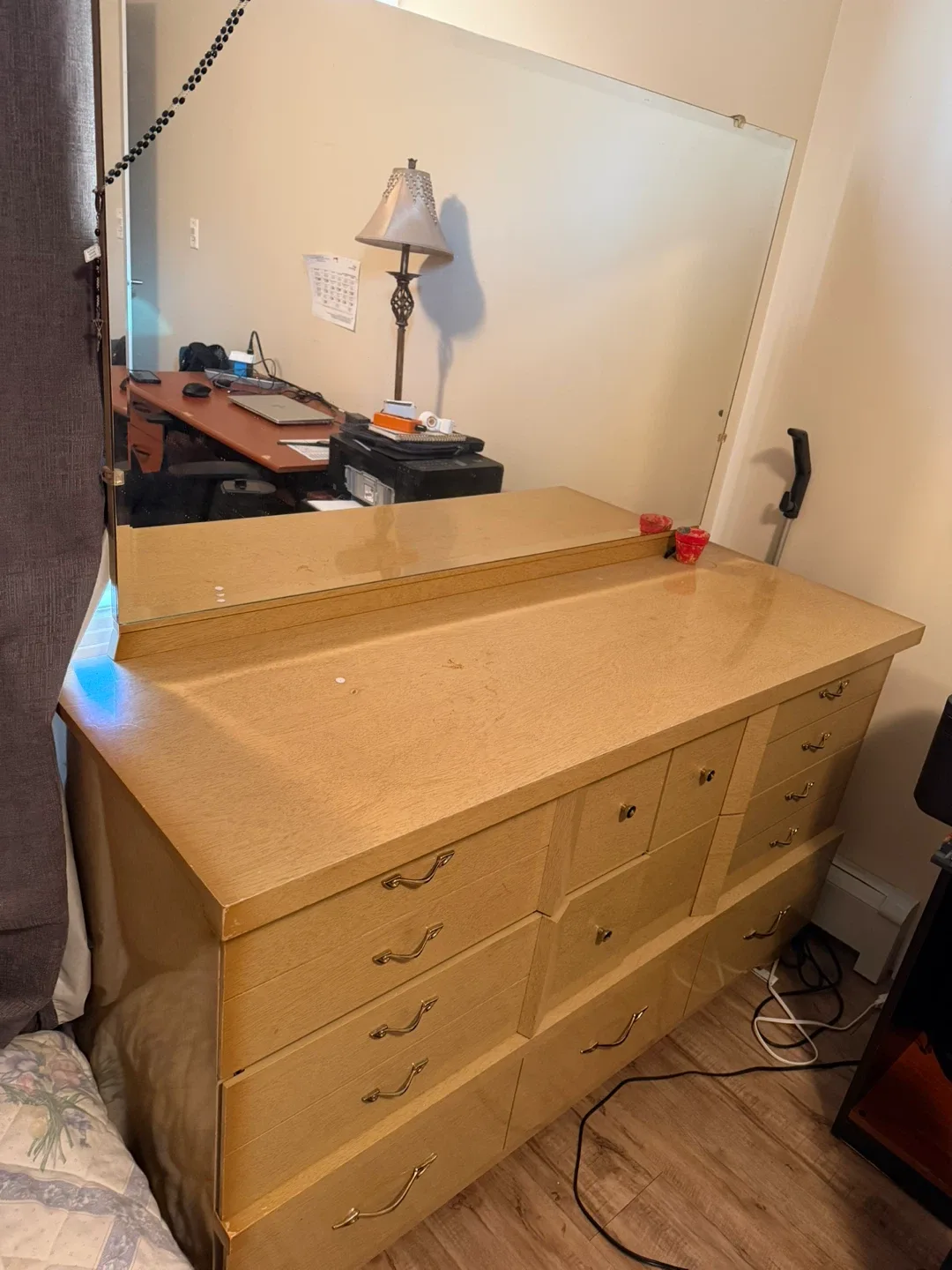 Vintage Dresser with Mirror image indicator(4)