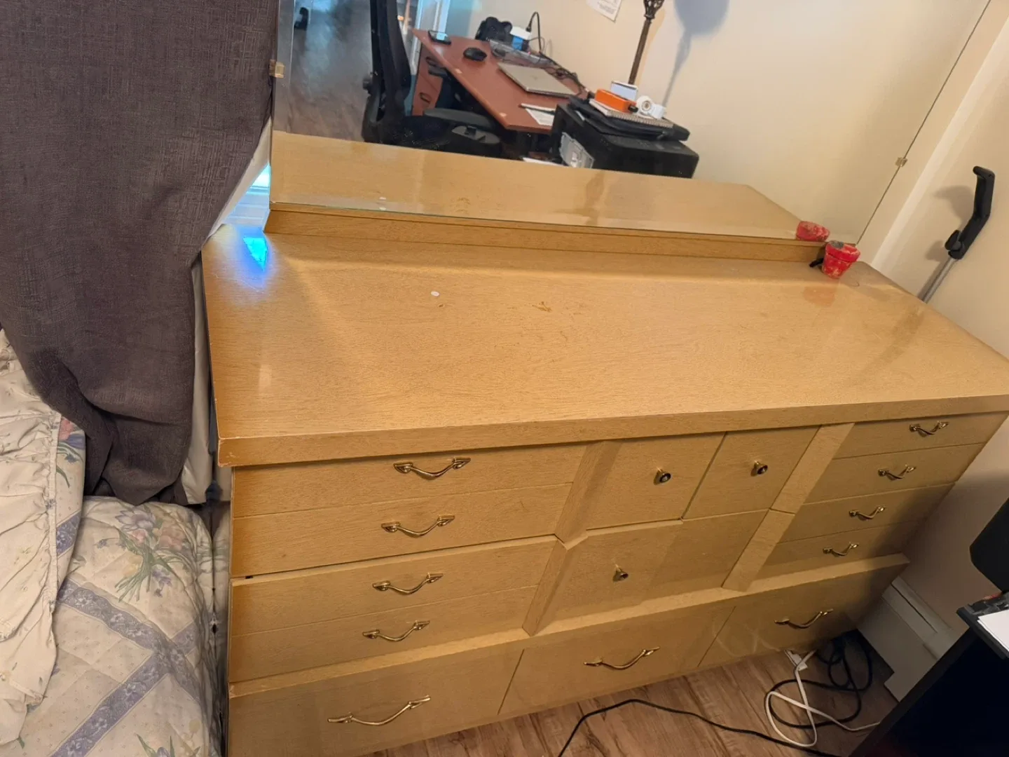 Vintage Dresser with Mirror image indicator(3)