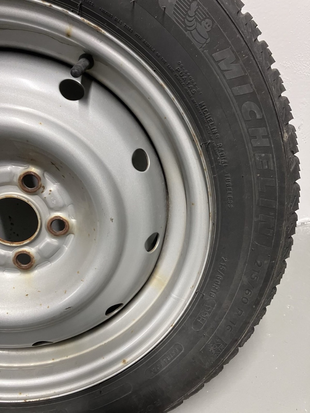4 - Michelin X-Ice Snow 215/60R16 Winter Tire