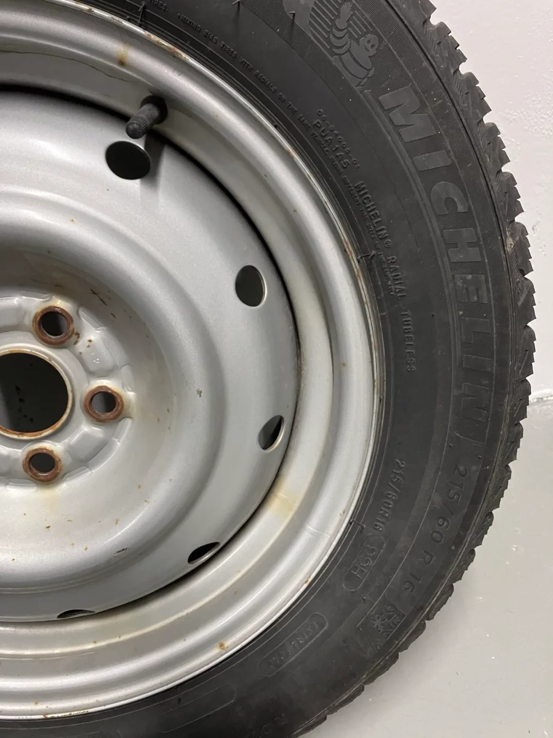 Michelin X-Ice Snow 215/60R16 Winter Tire