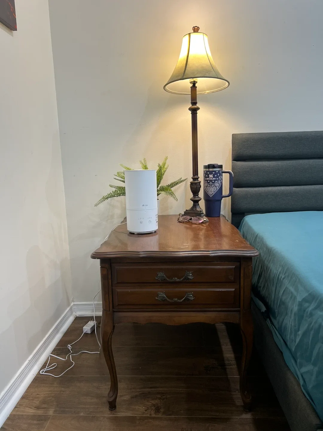Two Wooden Nightstand with Two lamps image indicator(3)
