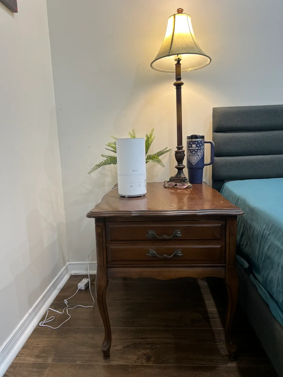Two Wooden Nightstand with Two lamps image indicator(4)