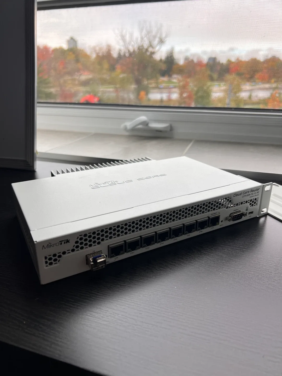 MikroTik Cloud Core Router CCR1036-12G-4S image indicator(2)