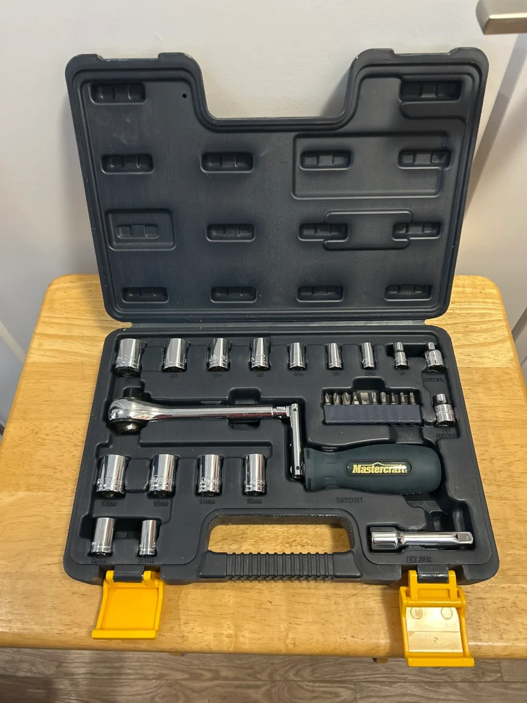 Mastercraft crank ratchet Socket Set with Case