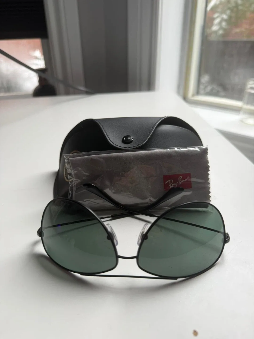 Ray-Ban Aviator Sunglasses - Black image indicator(2)