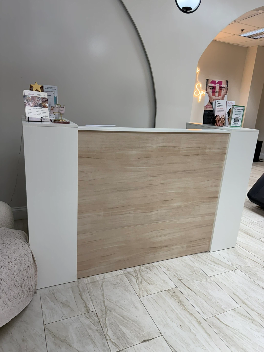 Reception Desk - photo 2