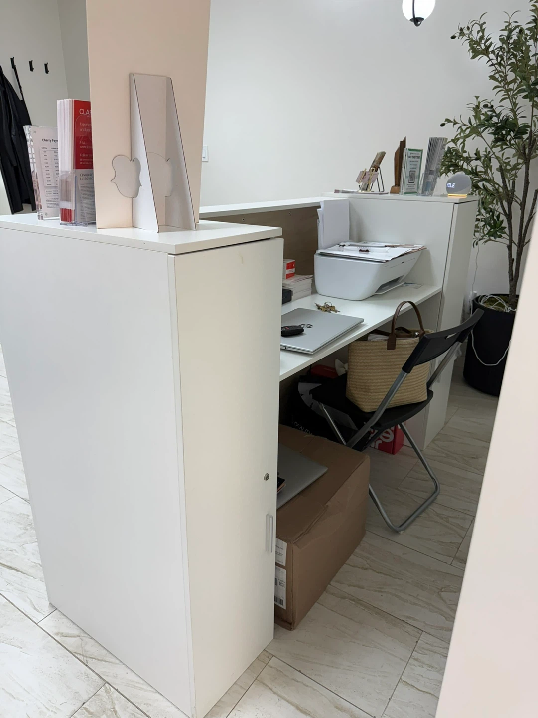 Reception Desk - photo 3