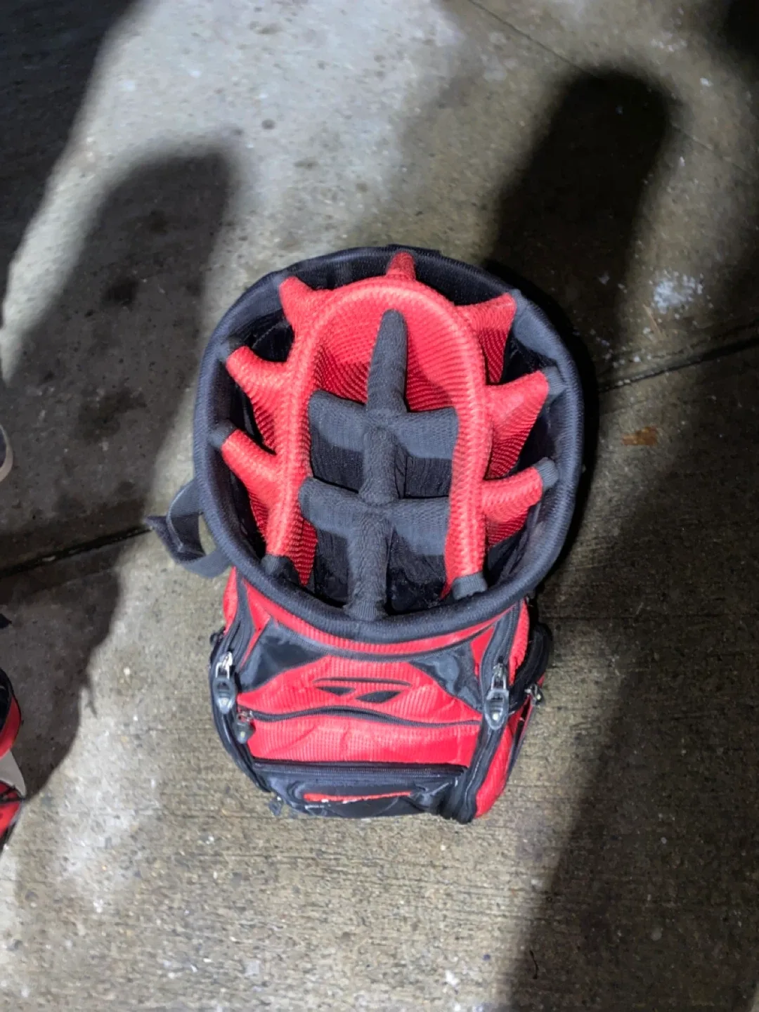 TaylorMade Golf Bag - Red & Black image indicator(4)