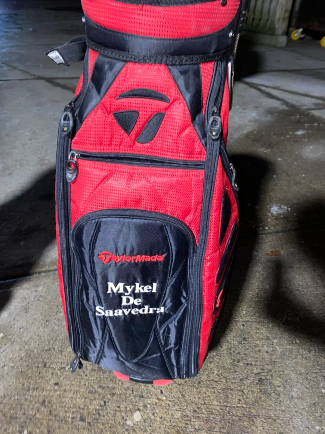 TaylorMade Golf Bag - Red & Black image indicator(3)