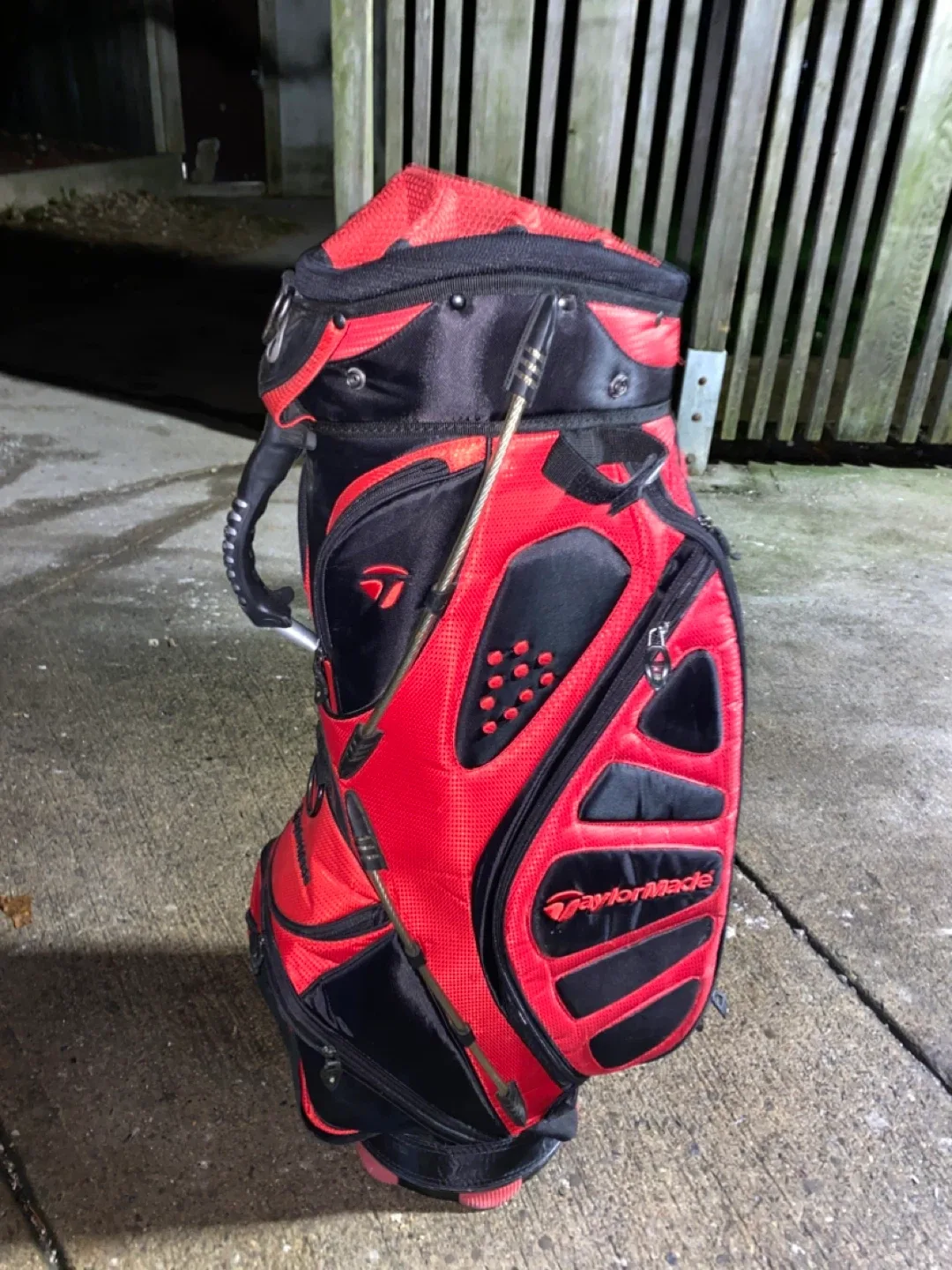 TaylorMade Golf Bag - Red & Black image indicator(2)