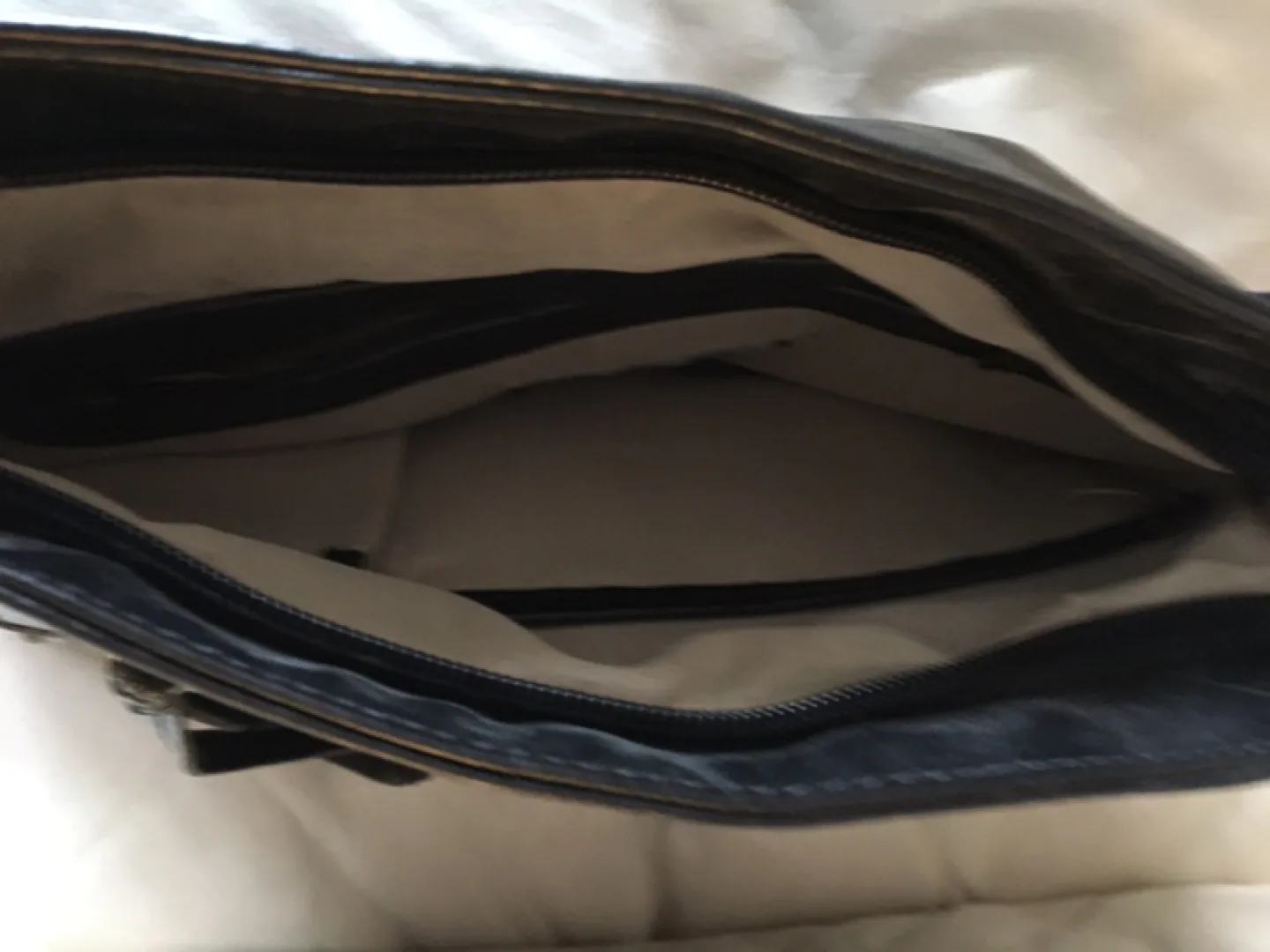 Black Leather Shoulder Bag image indicator(2)