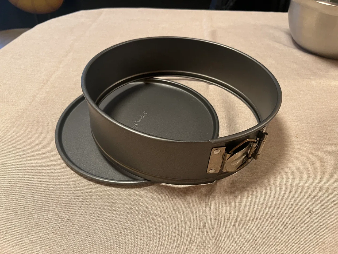 Betty Crocker Springform Pan image indicator(4)