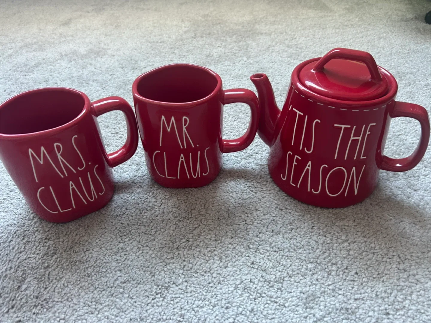 Rae Dunn christmas Teapot with 2 mugs