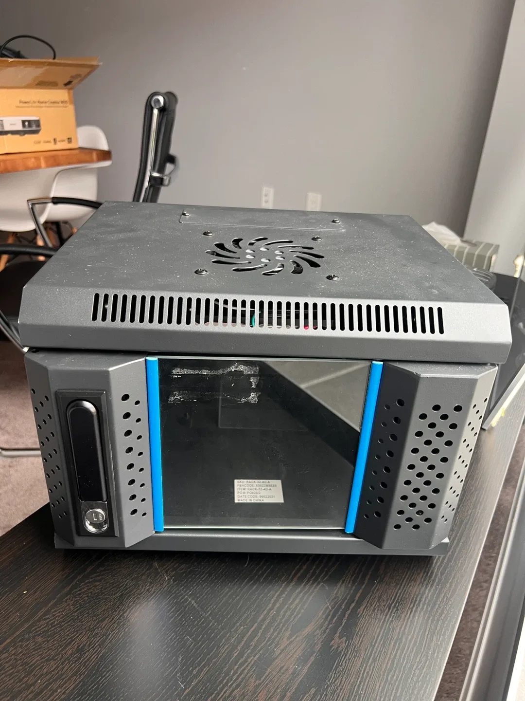 Server Rack: KENUCO SOHO Mini 4