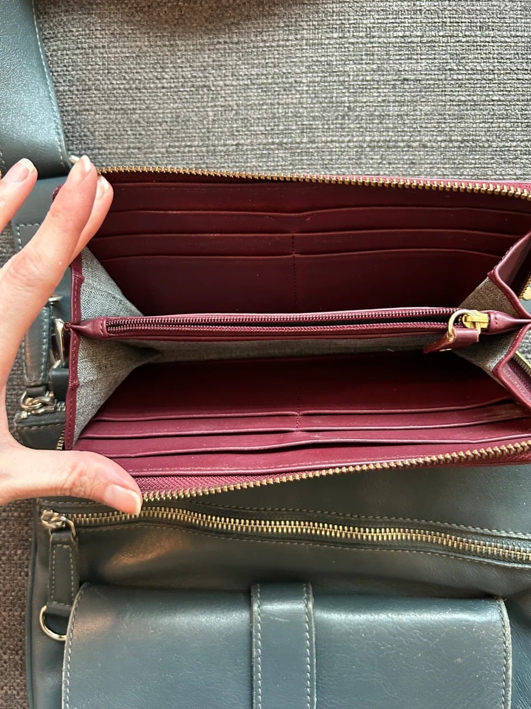 Roots Leather Wallet image indicator(3)