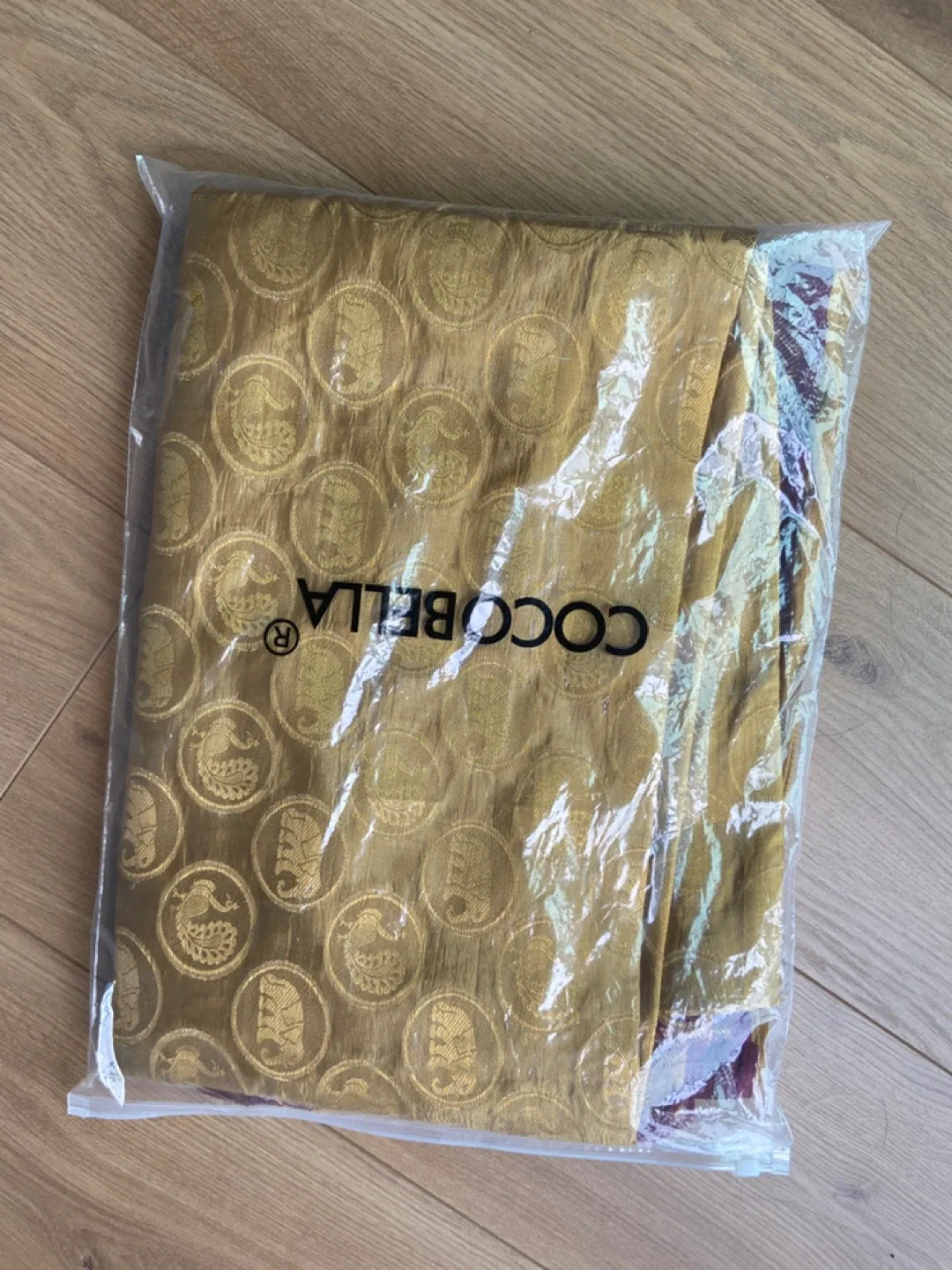 Gold & maroon Sari image indicator(2)