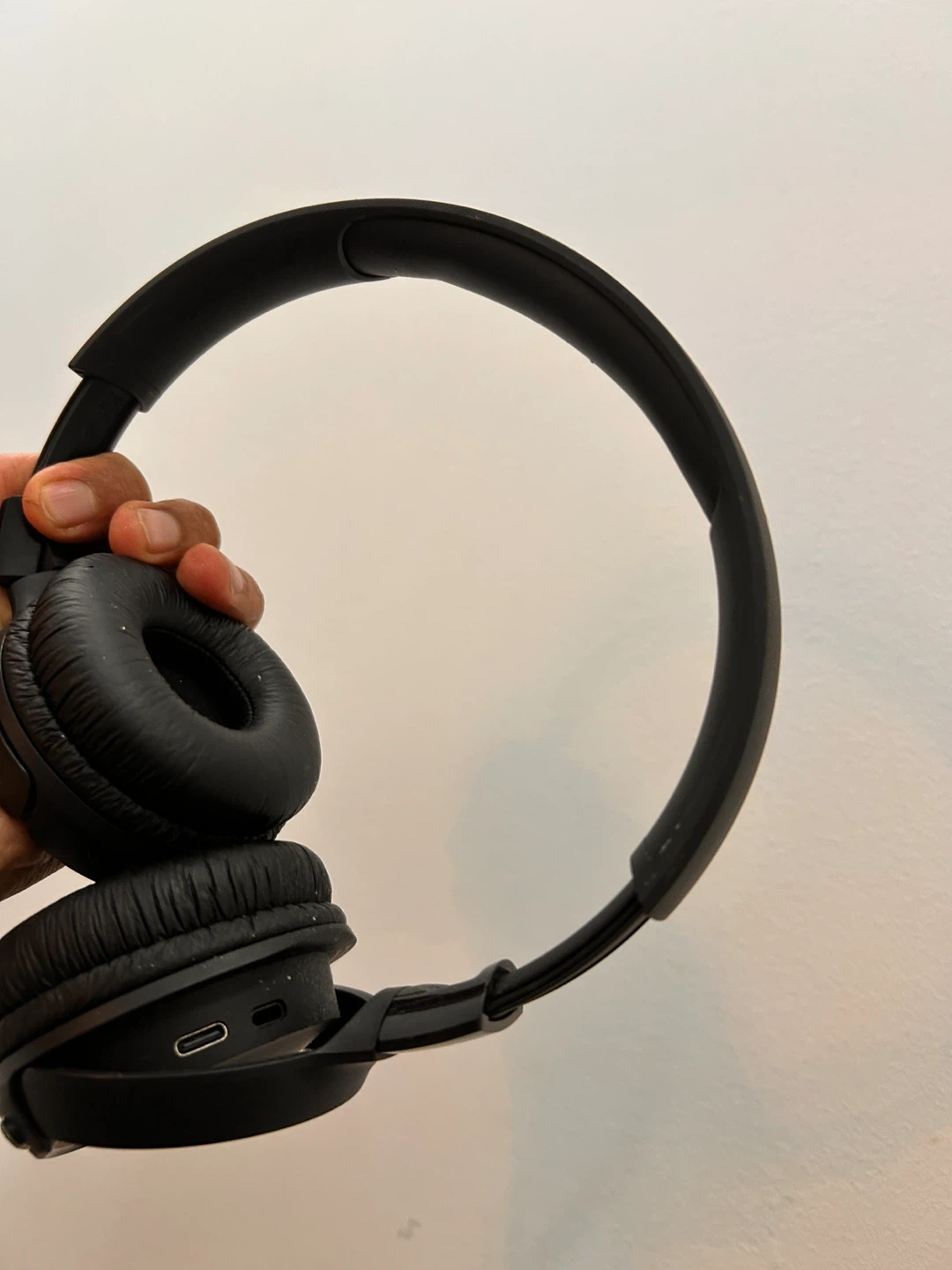 JBL Tune 510BT Wireless On-Ear Headphones - Black - photo 2