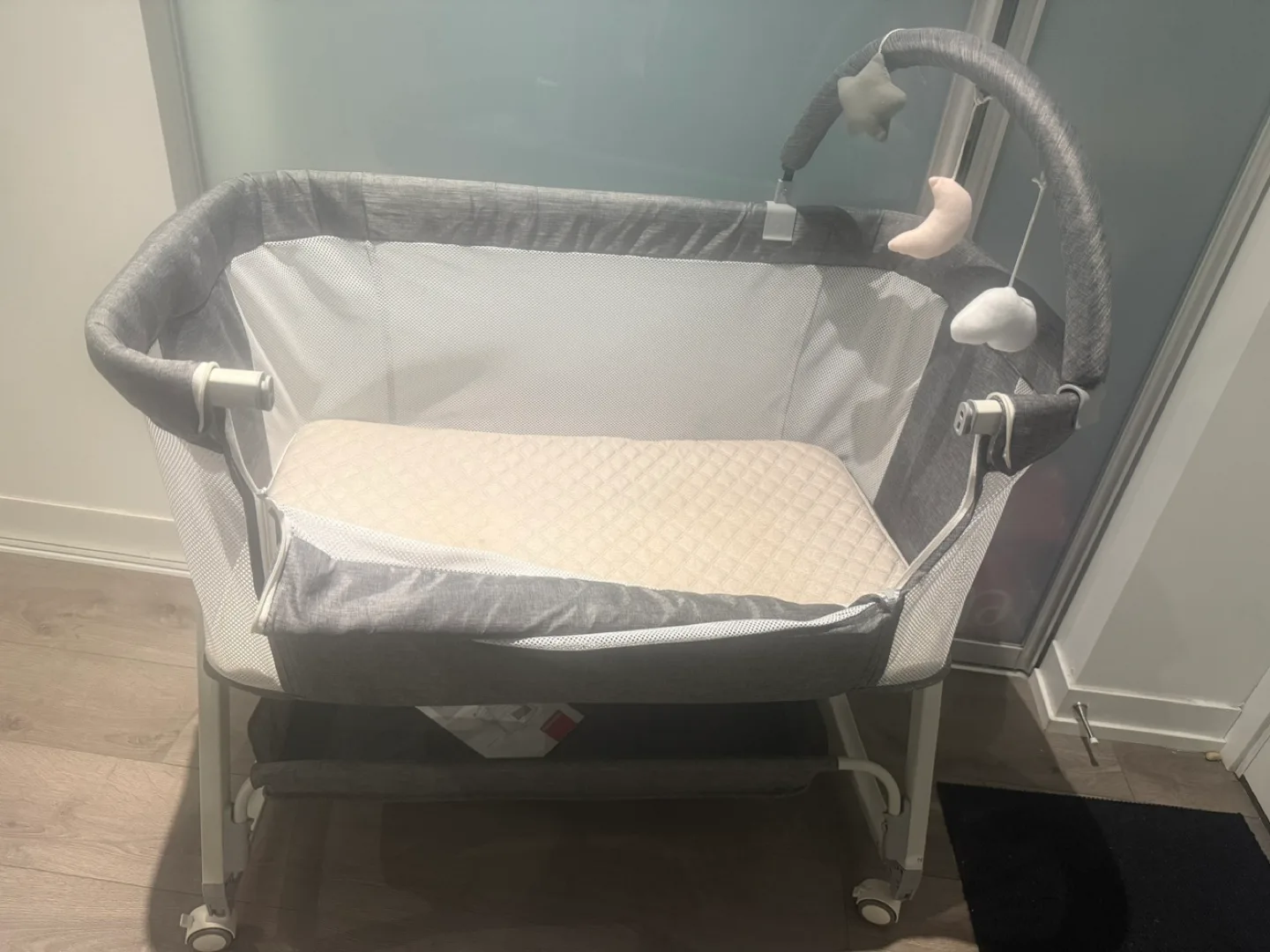 Grey Baby Bassinet with Mobile image indicator(4)