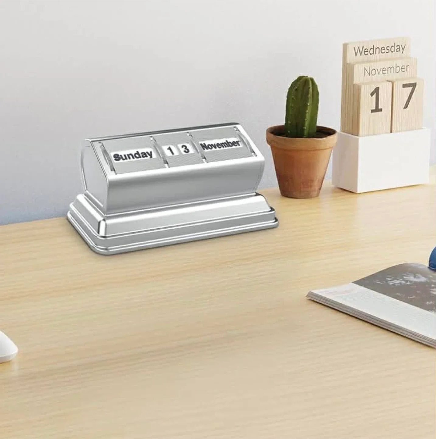 Perpetual Calendar - Desk Decor image indicator(2)