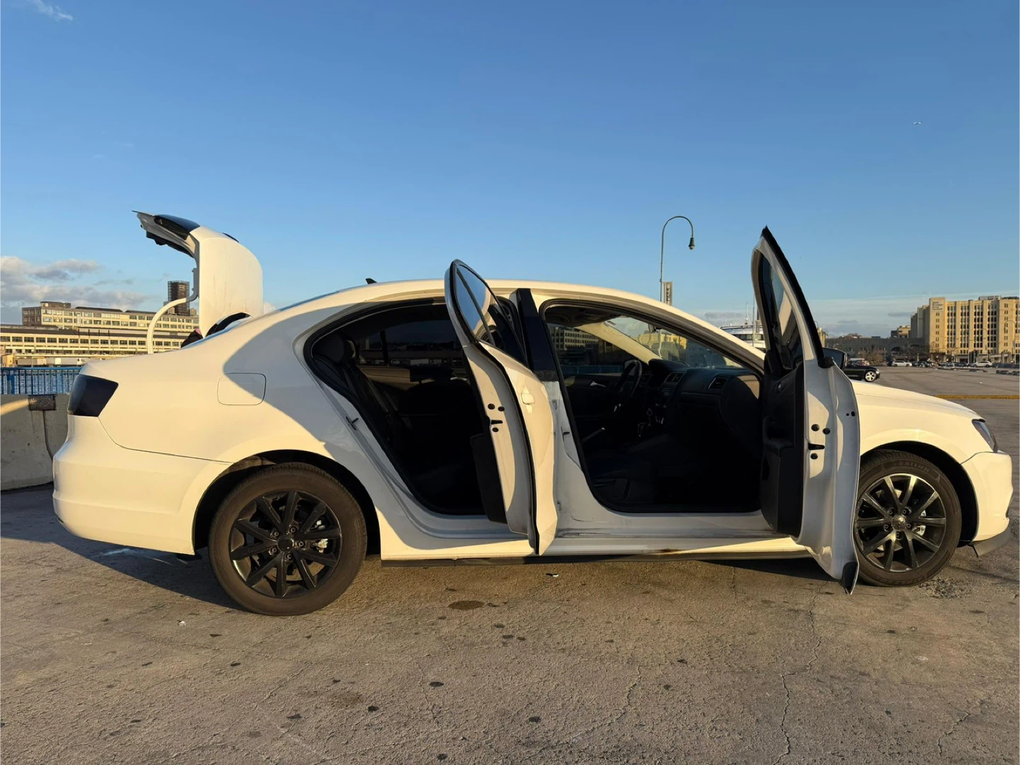 White Volkswagen Jetta Sedan - photo 5