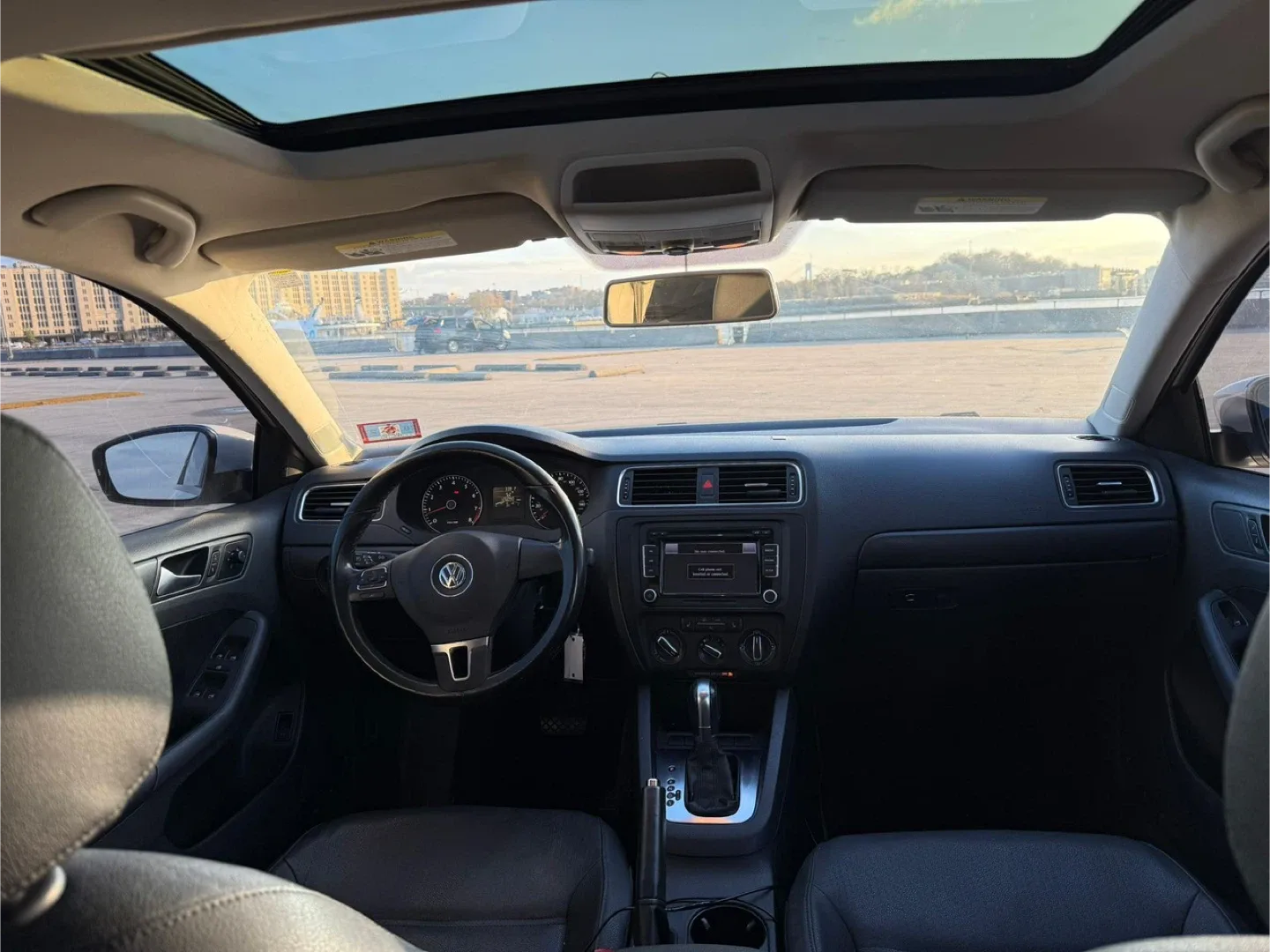 White Volkswagen Jetta Sedan image indicator(6)