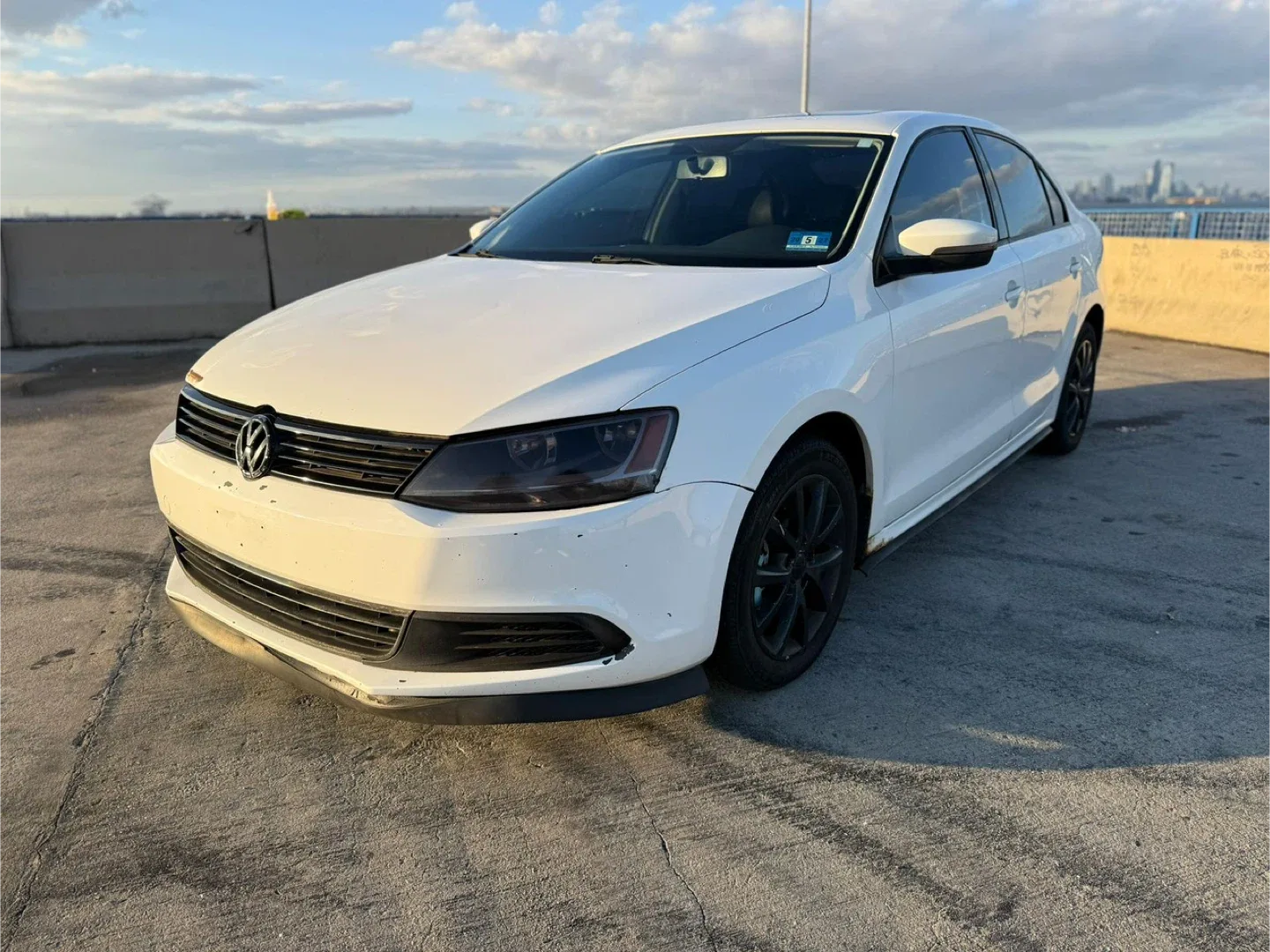 White Volkswagen Jetta Sedan image indicator(4)