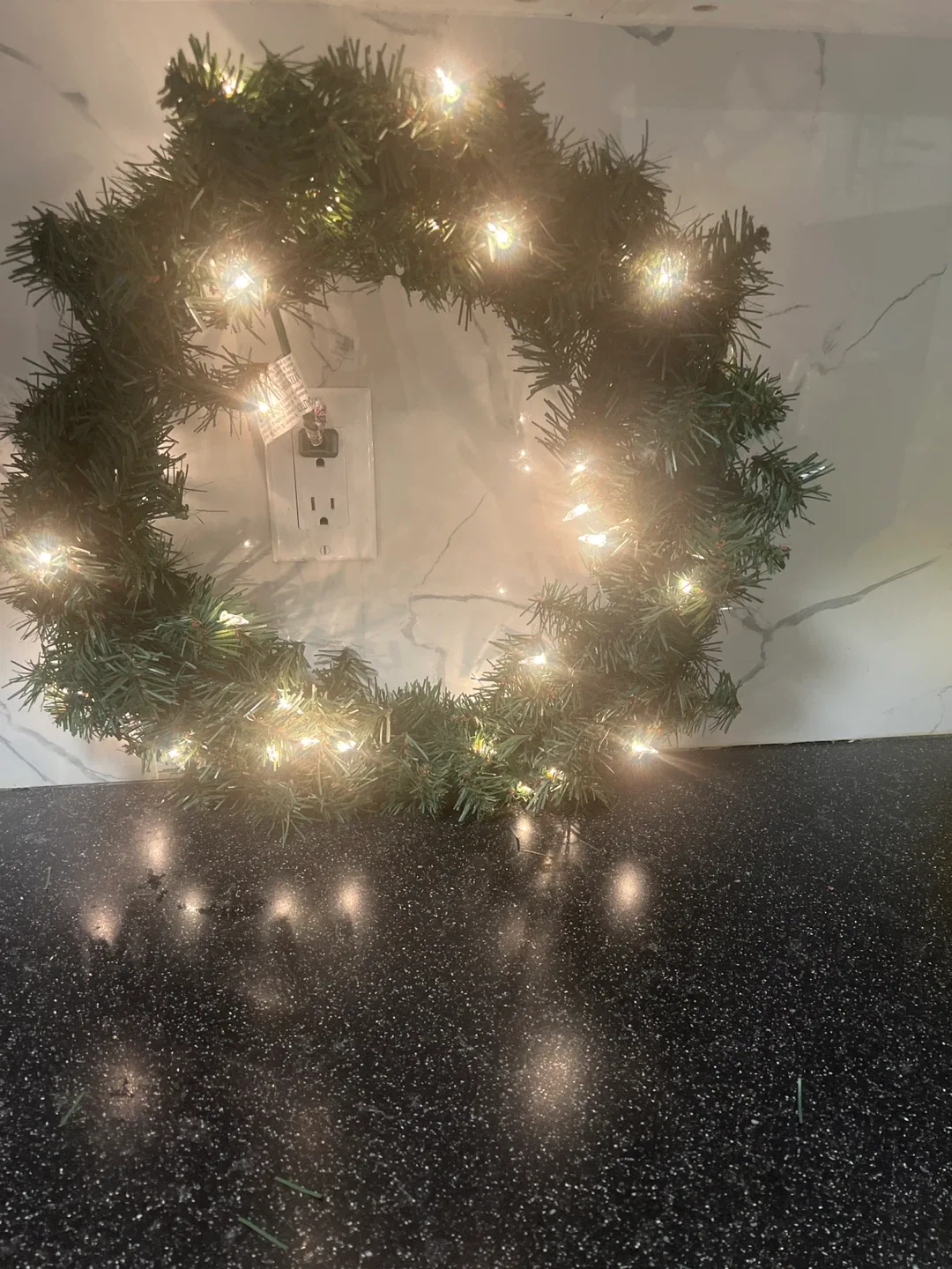 Christmas Wreath with Lights image indicator(3)