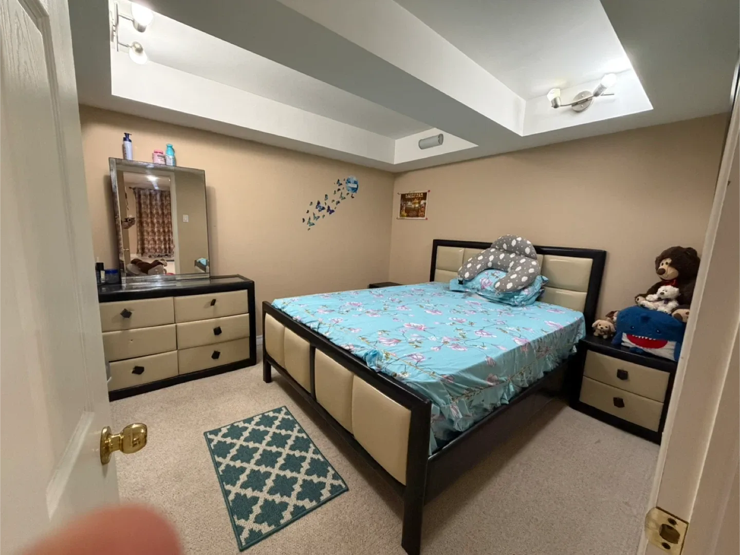 Bedroom Set - Bed, Dresser, Nightstands image indicator(4)