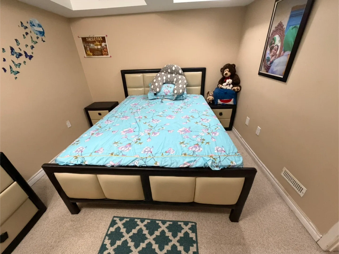 Bedroom Set - Bed, Dresser, Nightstands