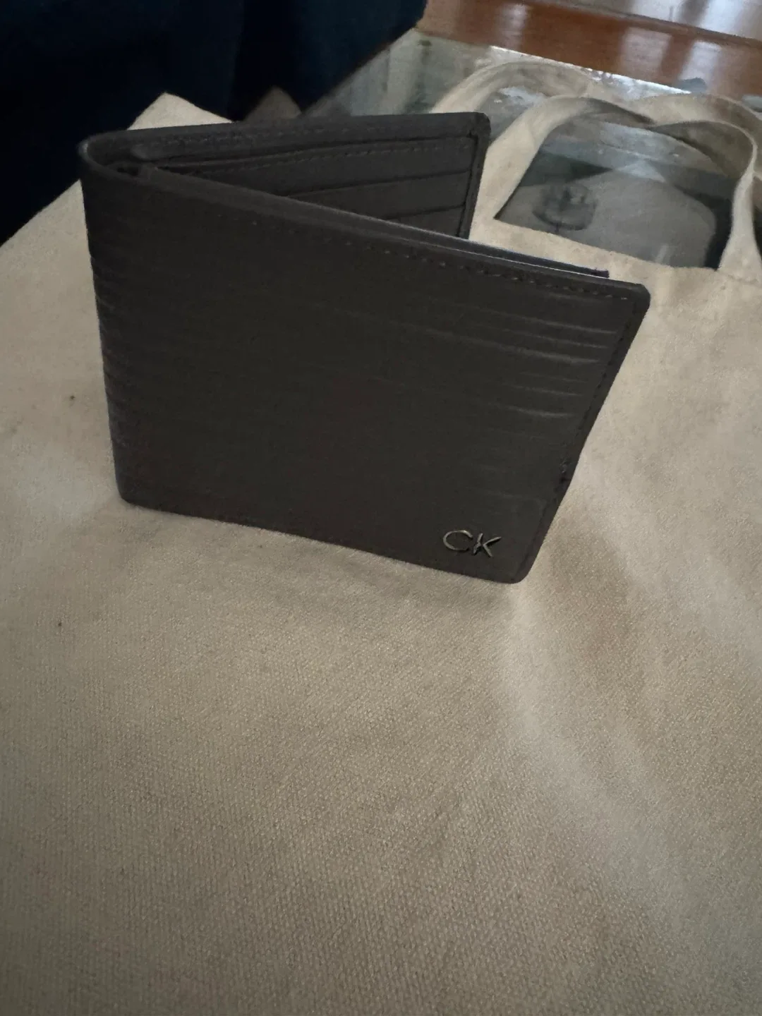 Calvin Klein Men's RFID Leather Minimalist Bifold Wallet image indicator(4)