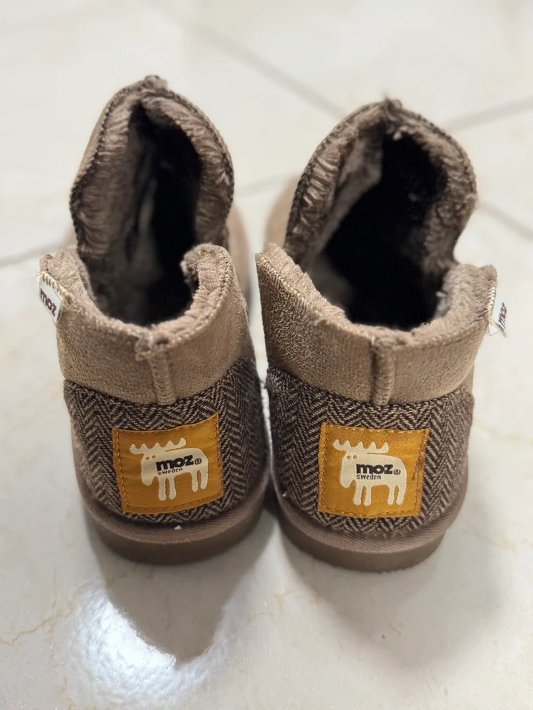 Moz Sweden Brown Slippers image indicator(2)