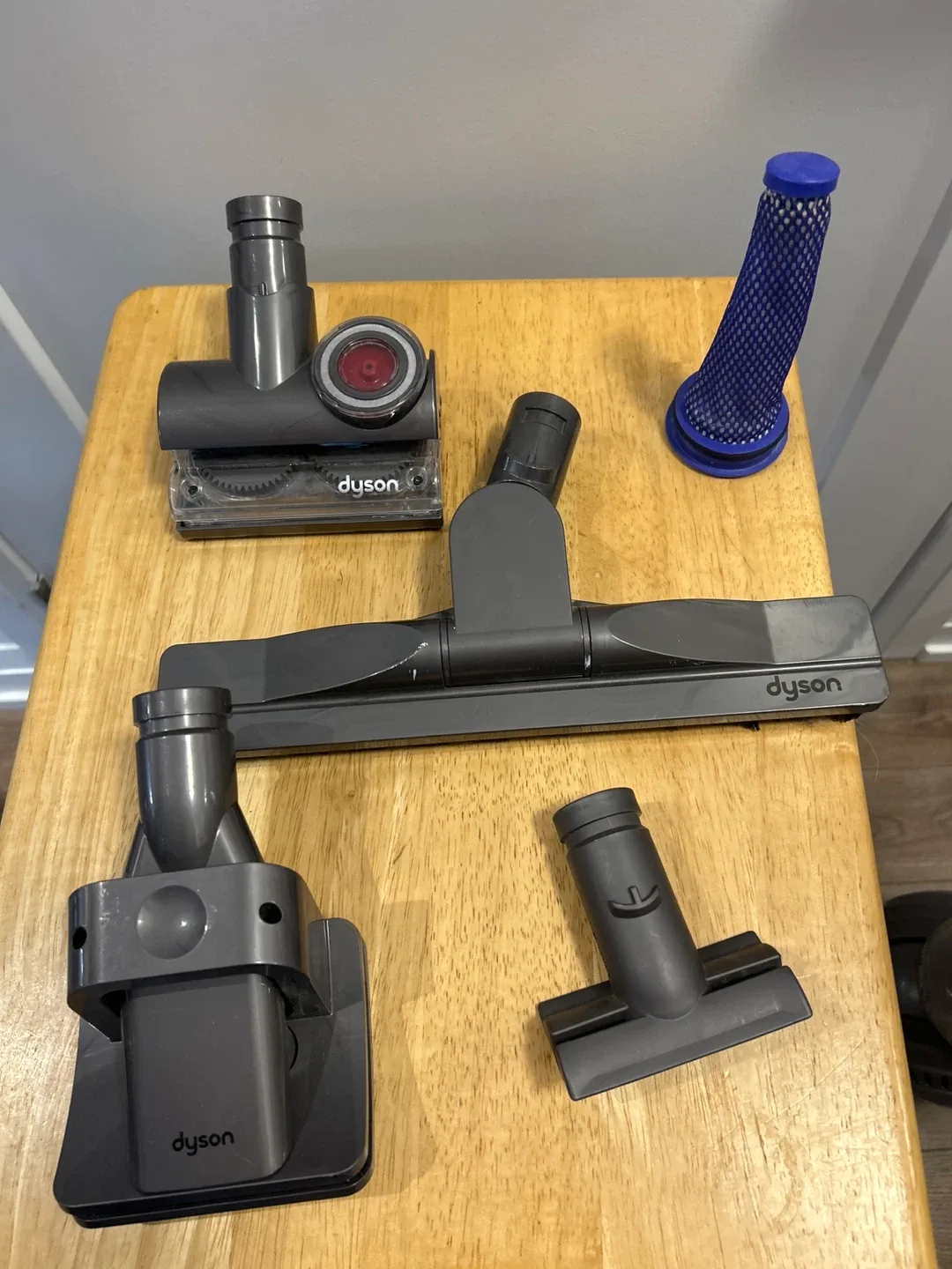 Dyson DC51 Vacuum with Attachments image indicator(4)