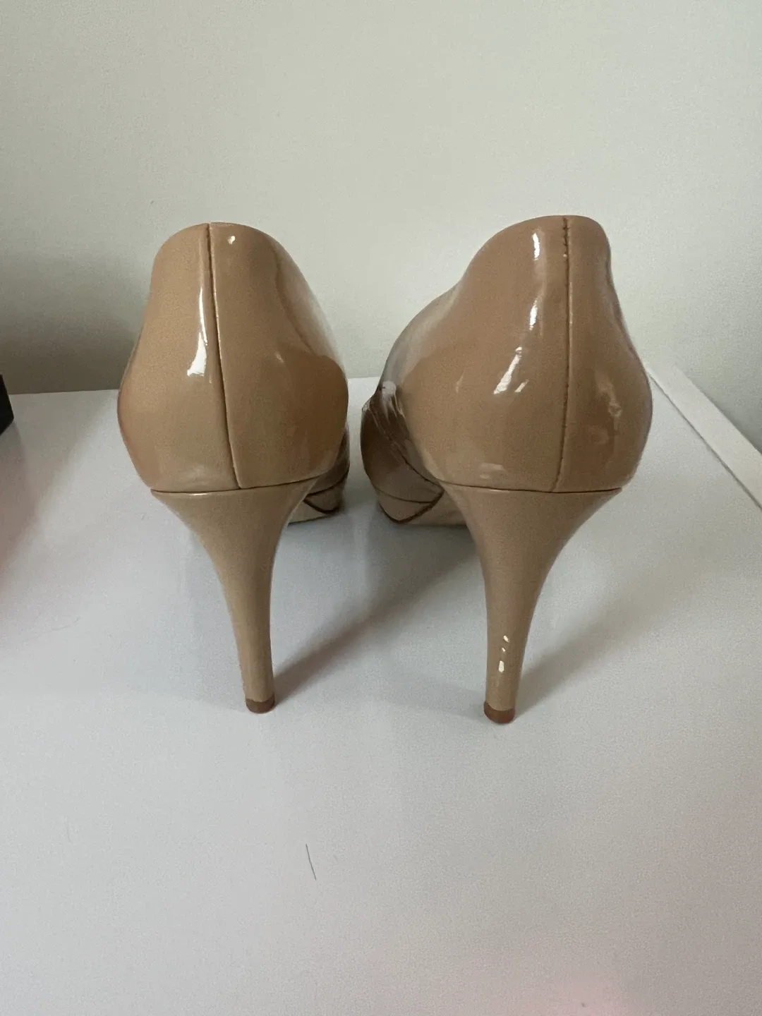 Guess Beige Heels - Size 6.5 image indicator(3)