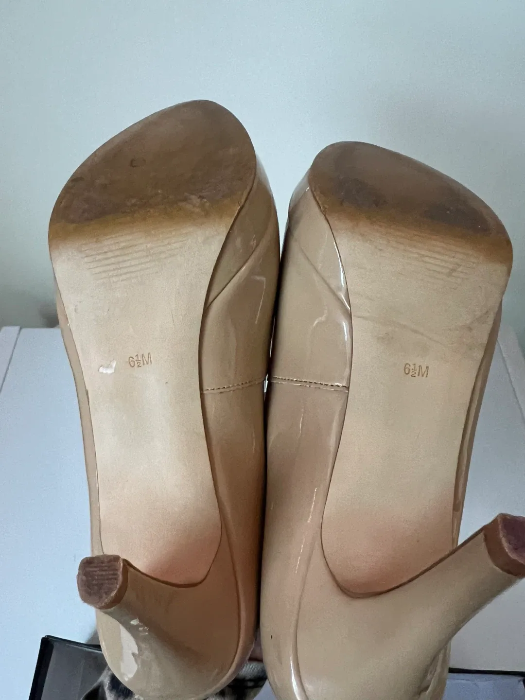 Guess Beige Heels - Size 6.5 image indicator(6)