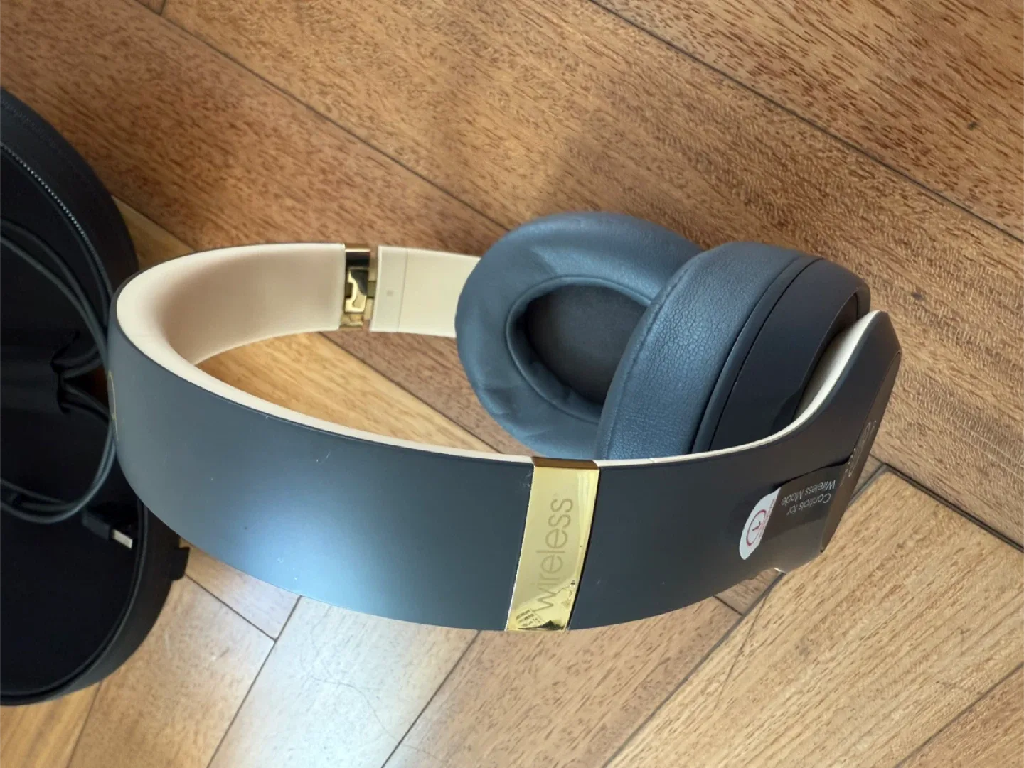 Beats Studio3 Wireless Headphones - Blue image indicator(4)