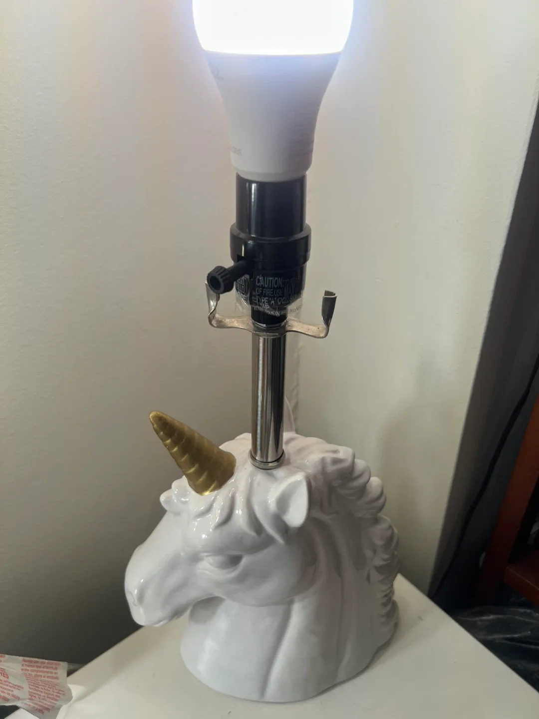 Unicorn Head Table Lamp - White & Gold image indicator(2)