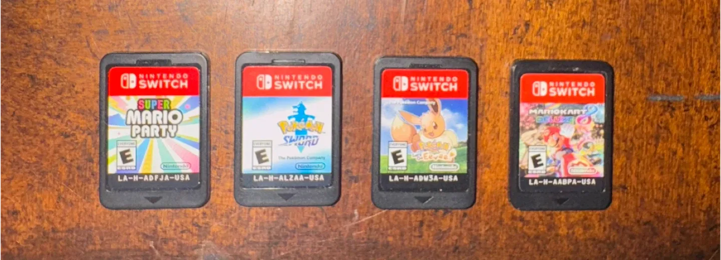 Nintendo Switch OLED with Zelda Case + Games image indicator(3)