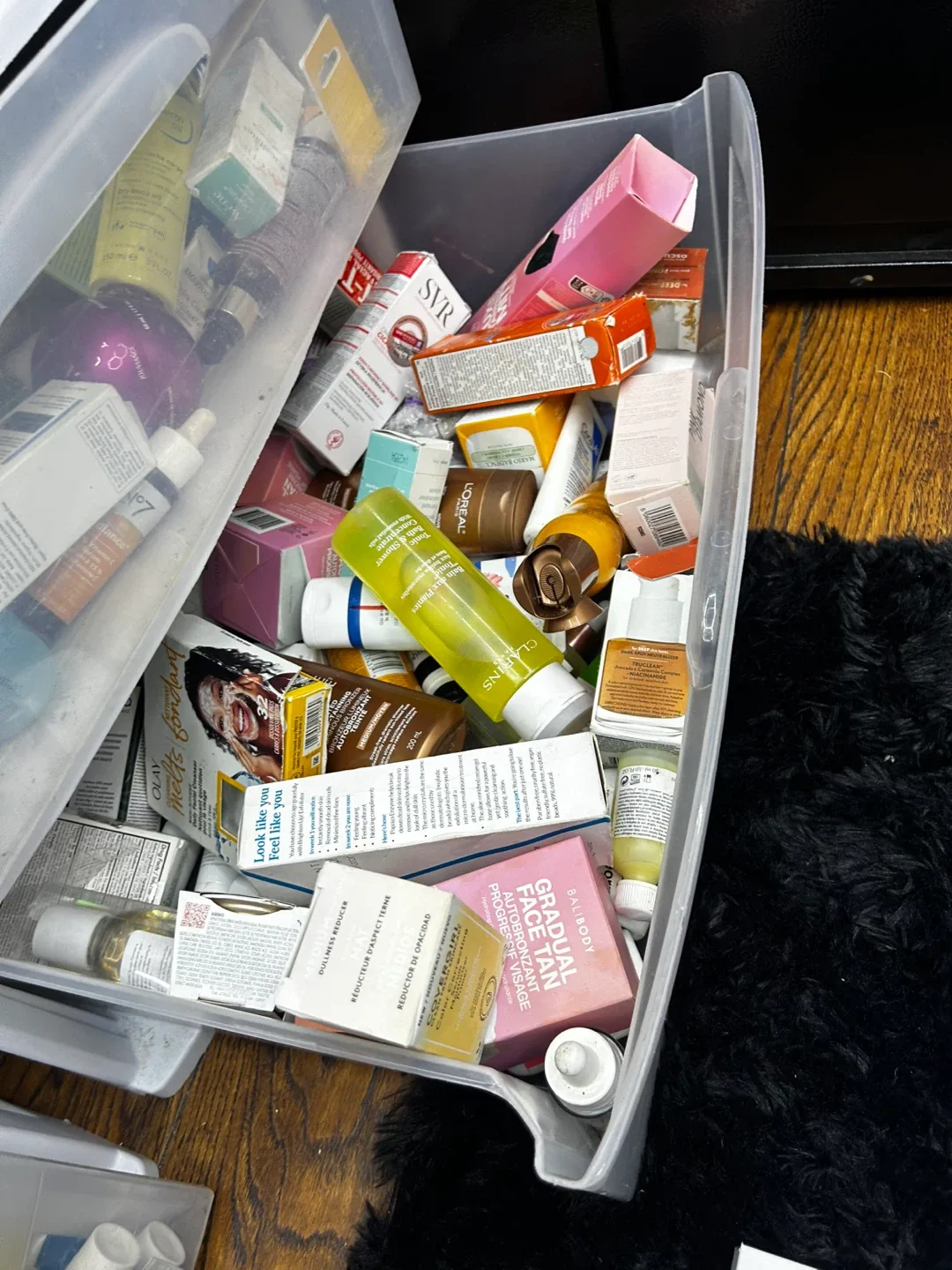 Assorted Cosmetics & Beauty Products 4-5$$$$ image indicator(4)