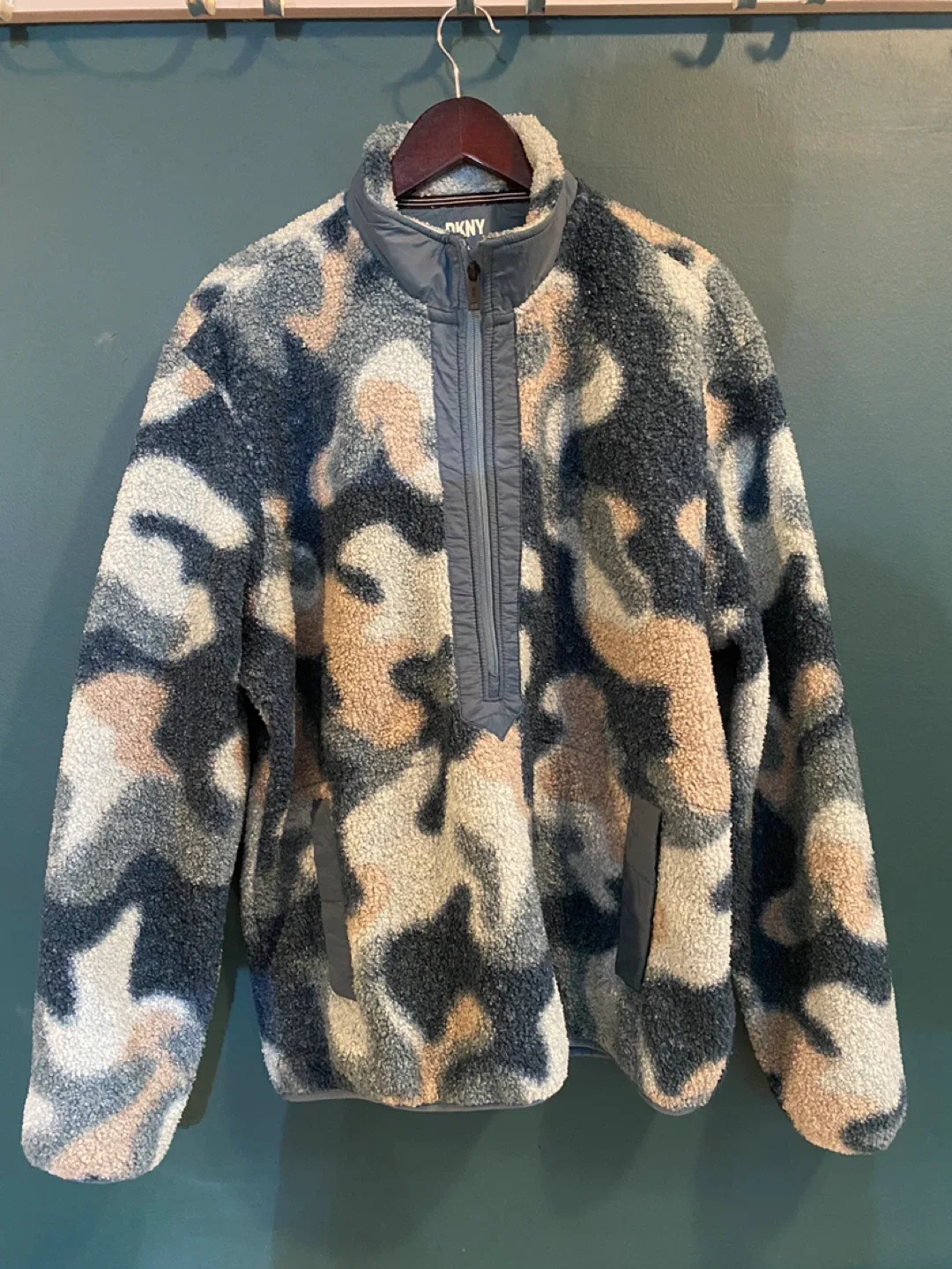 DKNY Camo Fleece Pullover -Mens Size XL