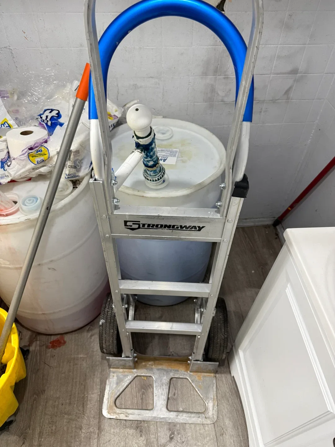 Strongway Hand Truck image indicator(2)