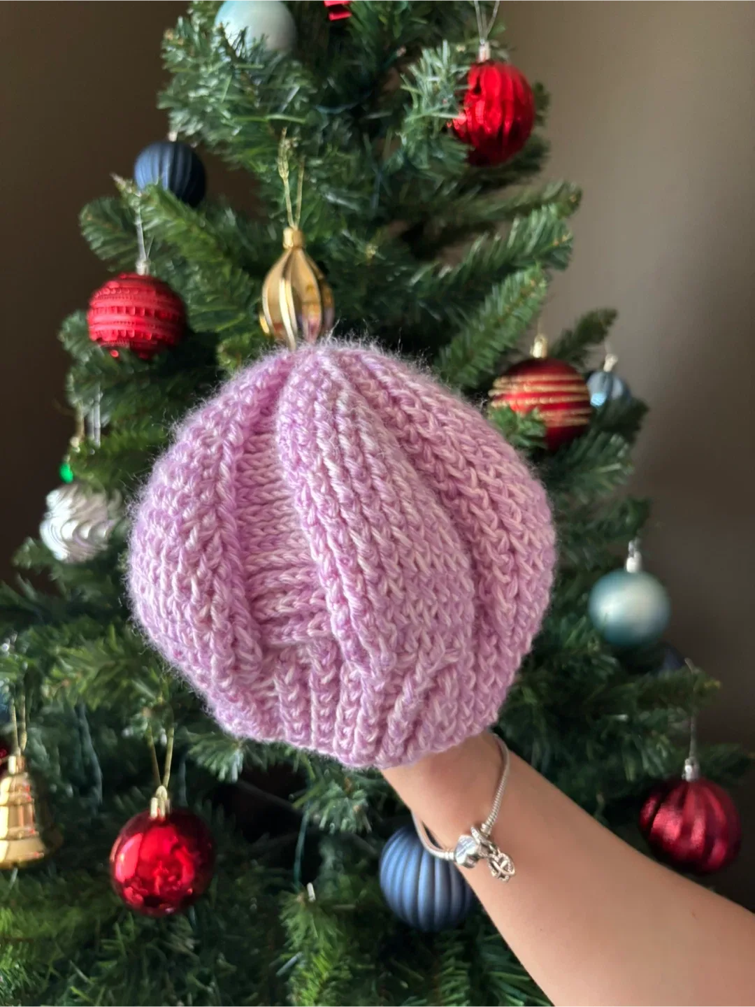 Hand-knitted Pink Beanie for babies 6-9 months image indicator(2)