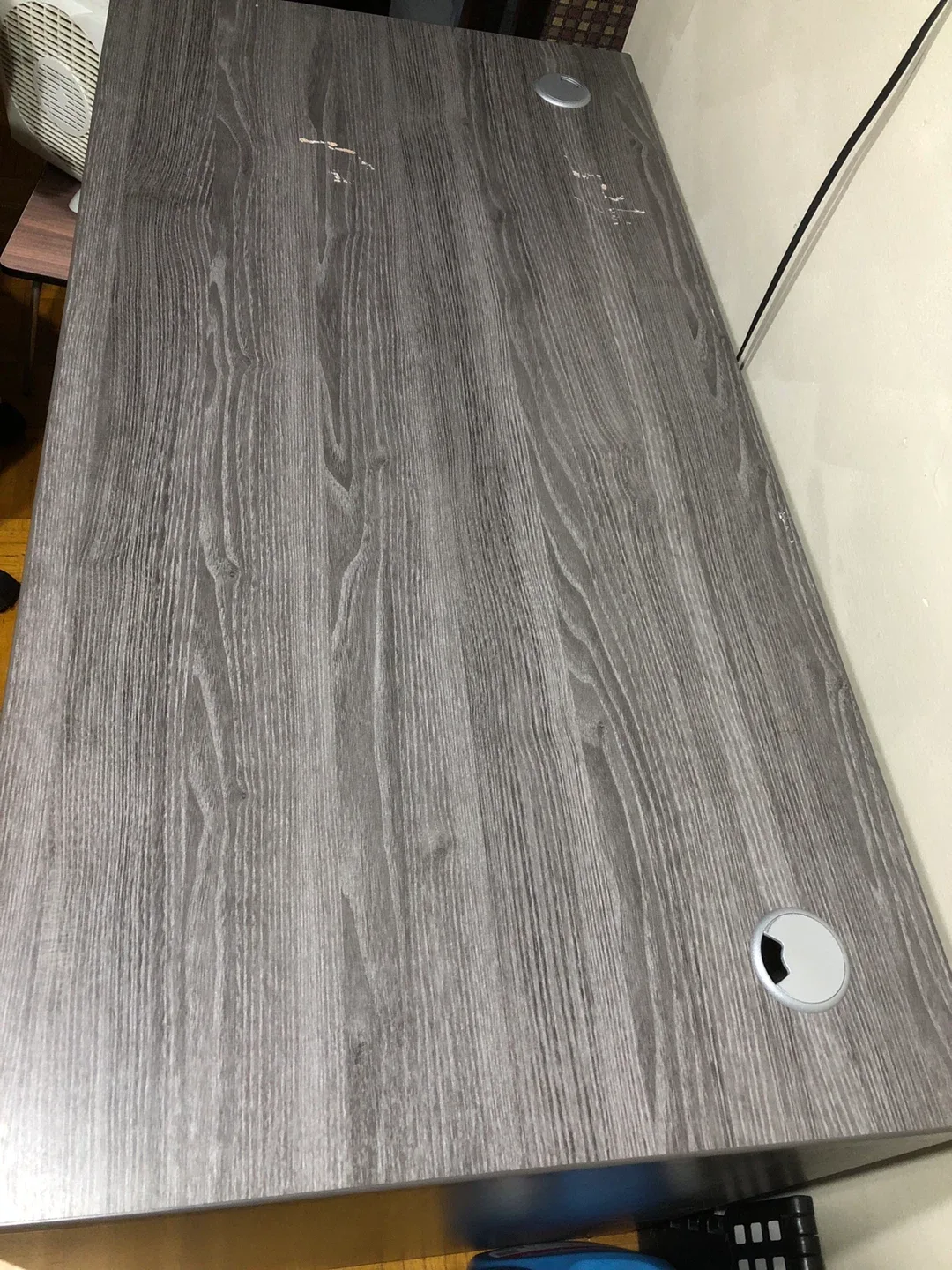 Heavy Grey Woodgrain Desk