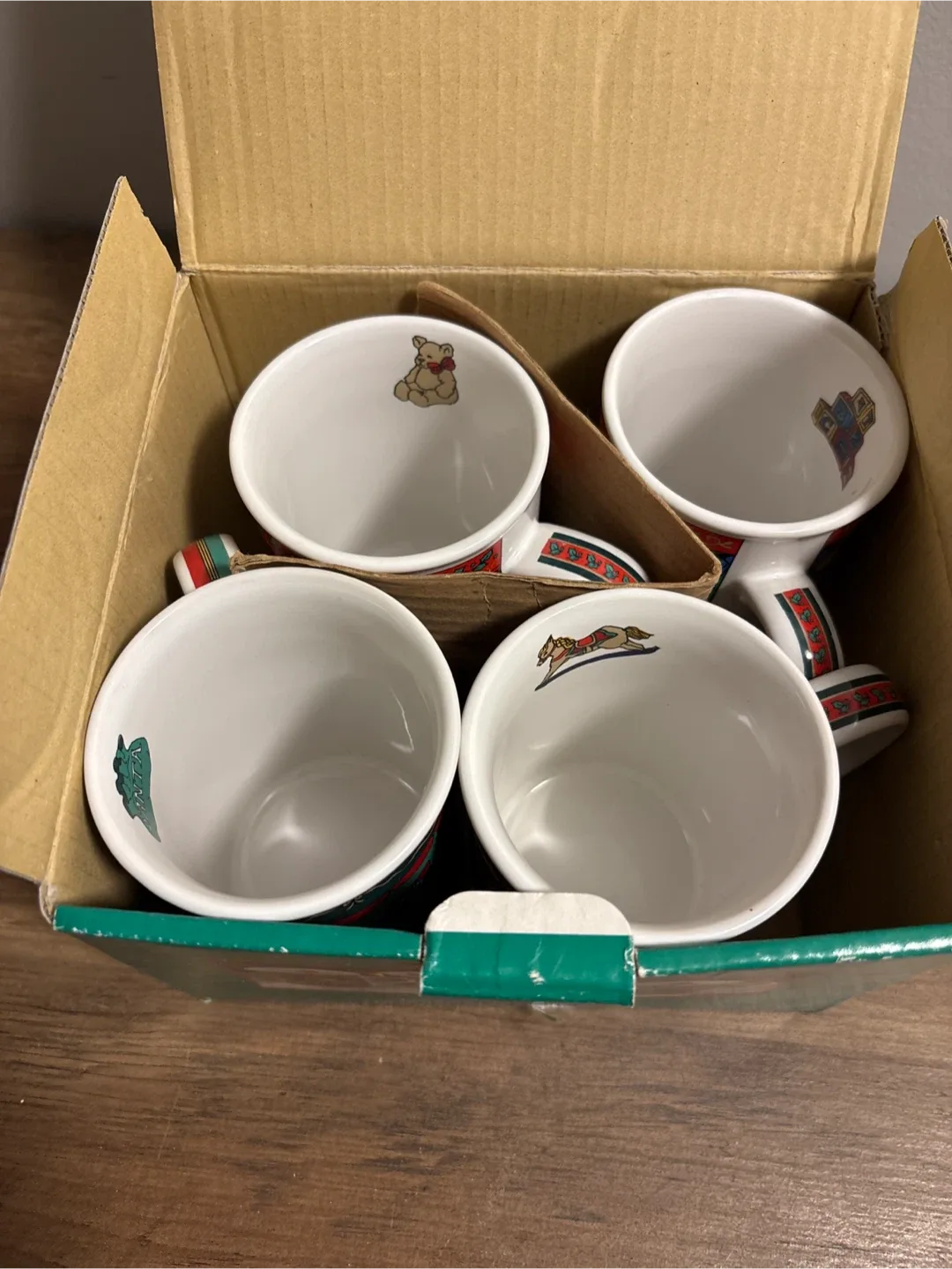 Classics Christmas Mug Set of 4 image indicator(2)