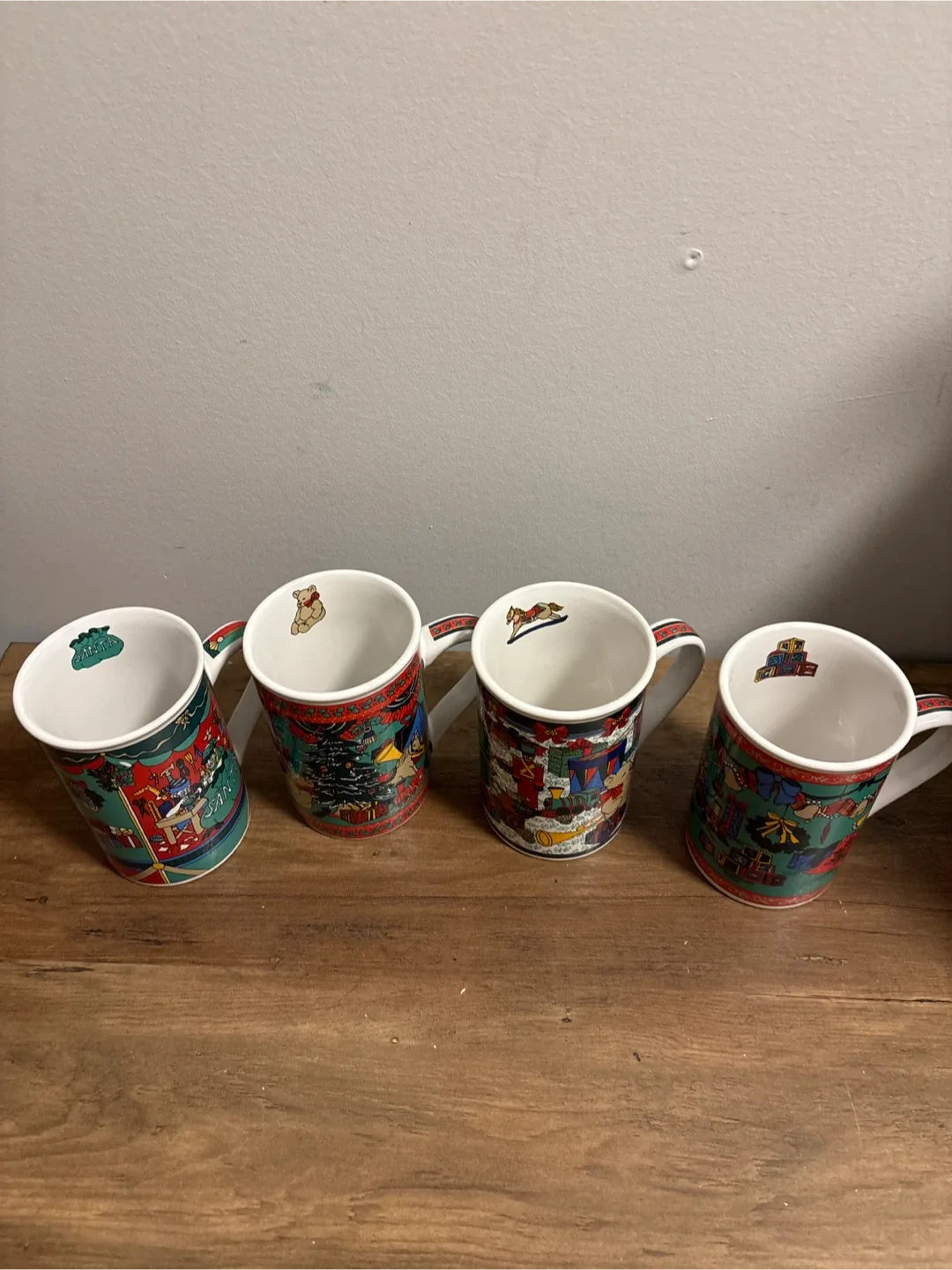 Classics Christmas Mug Set of 4 image indicator(4)