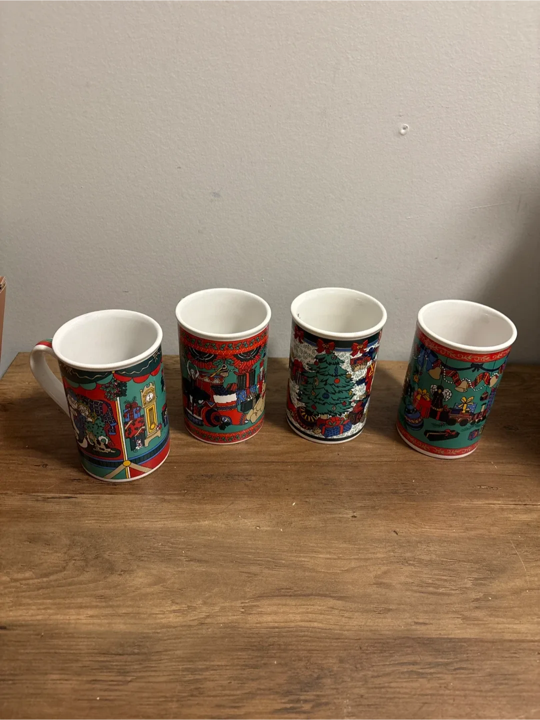 Classics Christmas Mug Set of 4 image indicator(3)