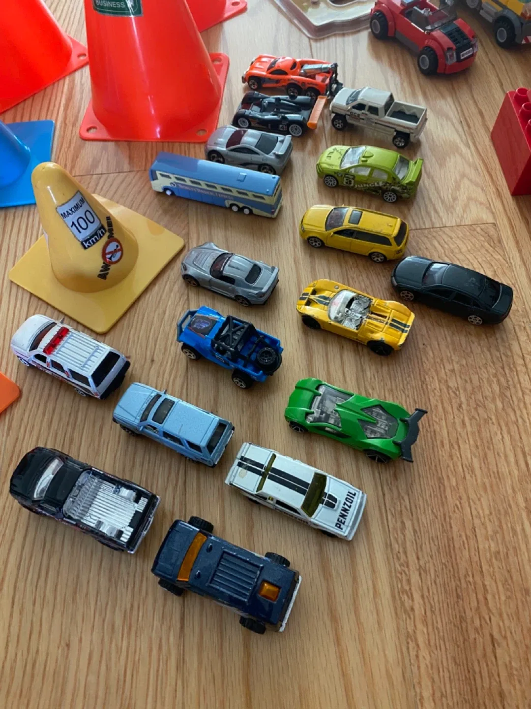 Toy Car and Traffic Cone Set image indicator(2)