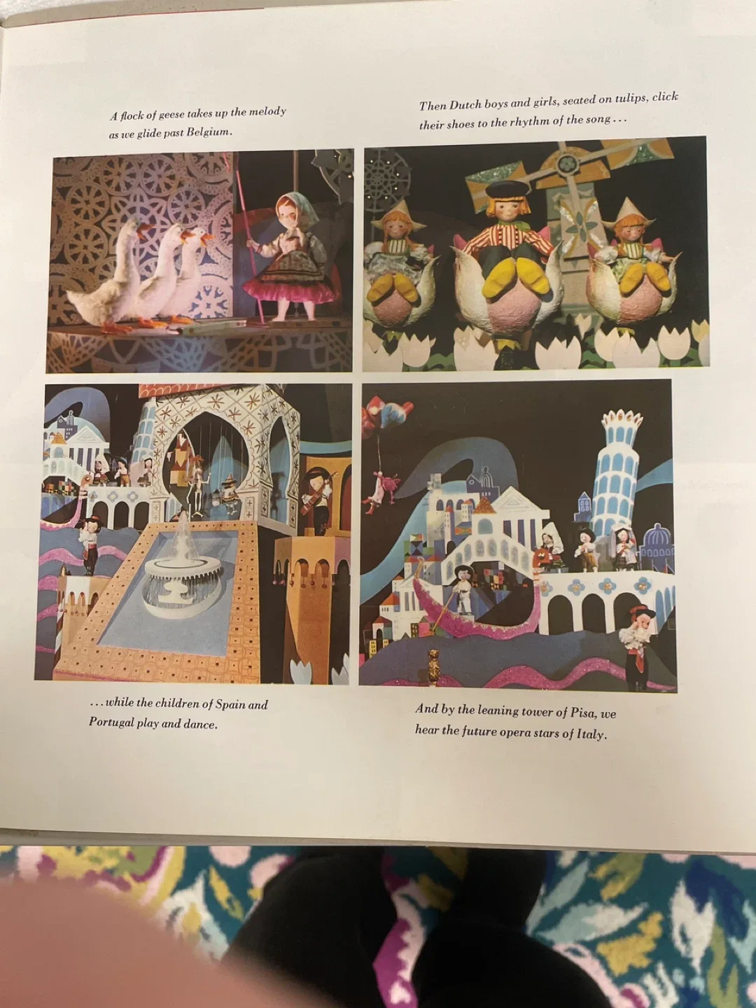 Walt Disney It's a Small World Book & Record image indicator(4)