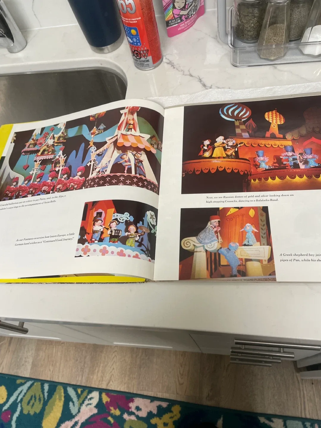 Walt Disney It's a Small World Book & Record image indicator(5)