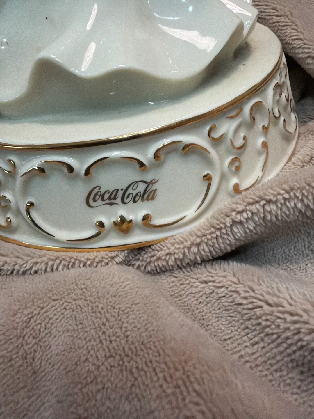 Coca-Cola Lenox Afternoon Refreshment Figurine image indicator(3)
